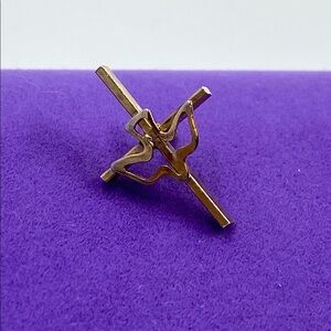 💛 Vintage Gold Plated Dove & Cross Pin